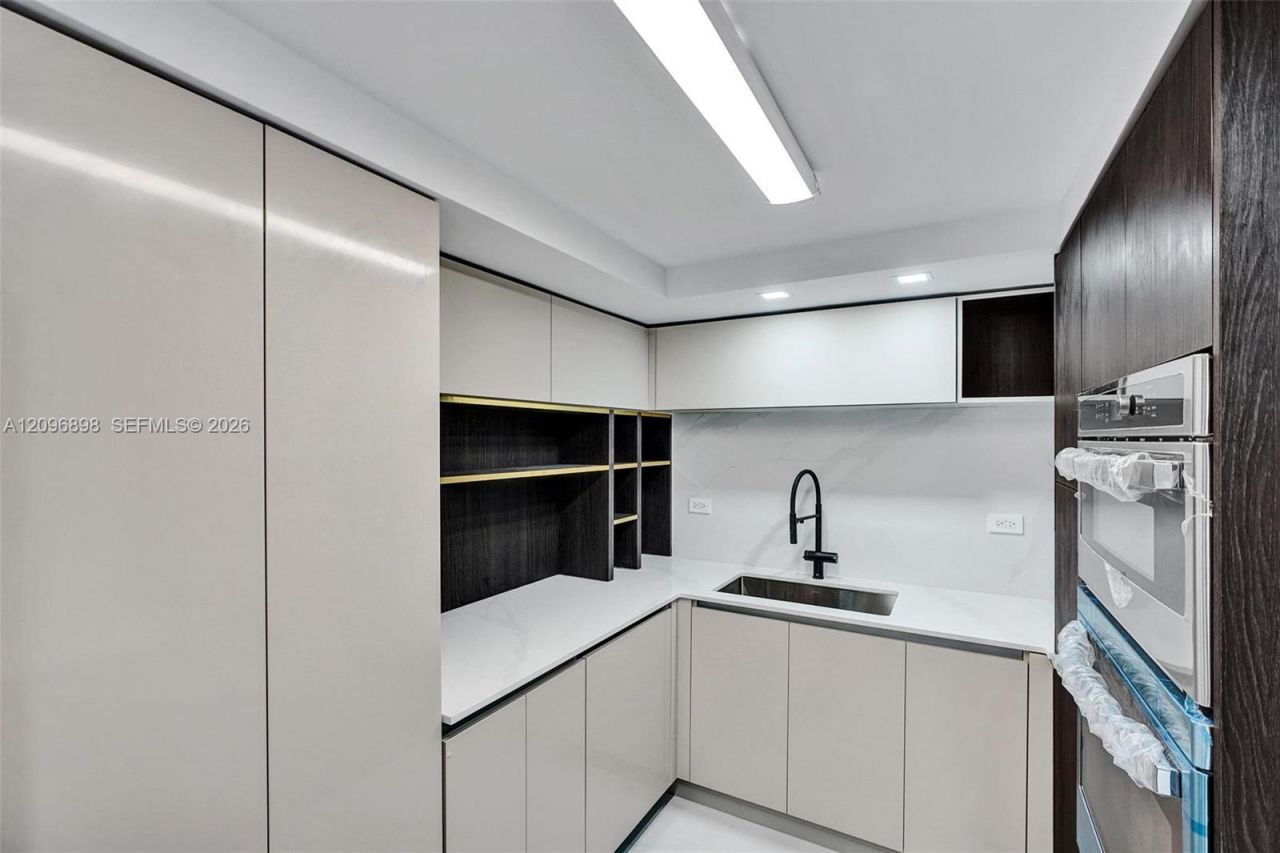 6039 Collins Ave , Unit 1736, Miami Beach, FL 33140 Photo