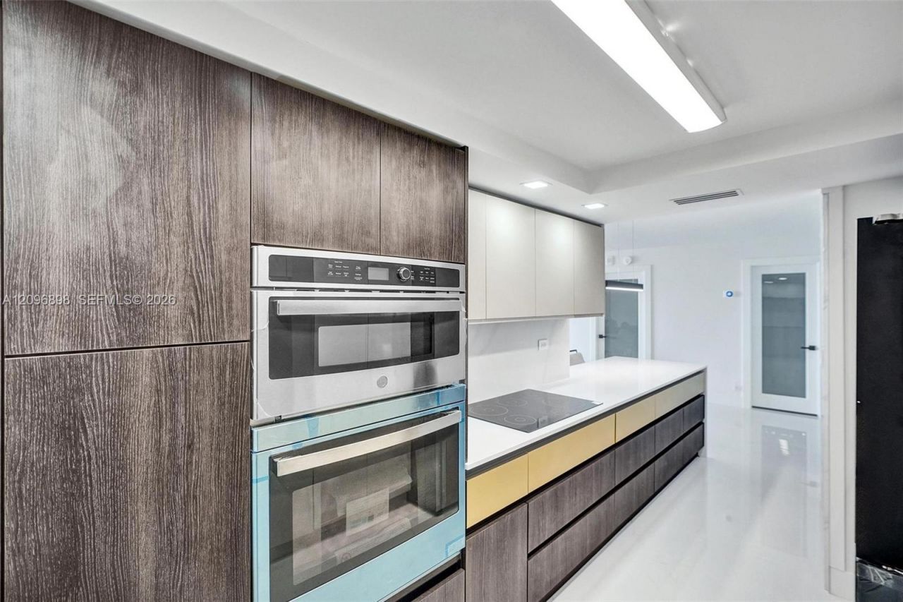 6039 Collins Ave , Unit 1736, Miami Beach, FL 33140 Photo