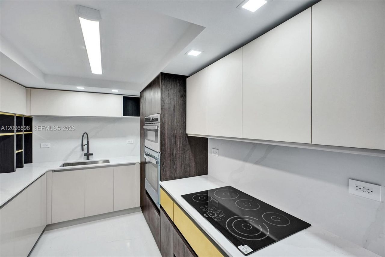 6039 Collins Ave , Unit 1736, Miami Beach, FL 33140 Photo