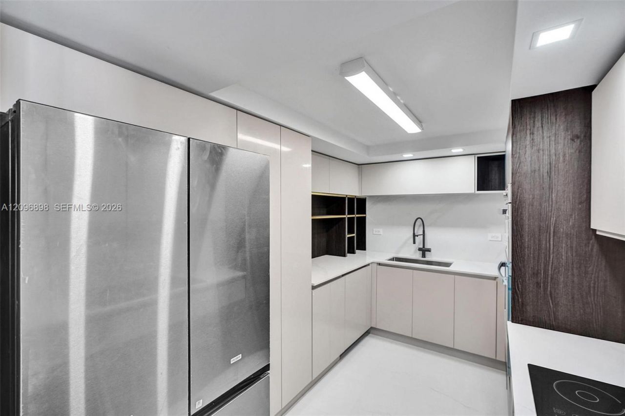 6039 Collins Ave , Unit 1736, Miami Beach, FL 33140 Photo