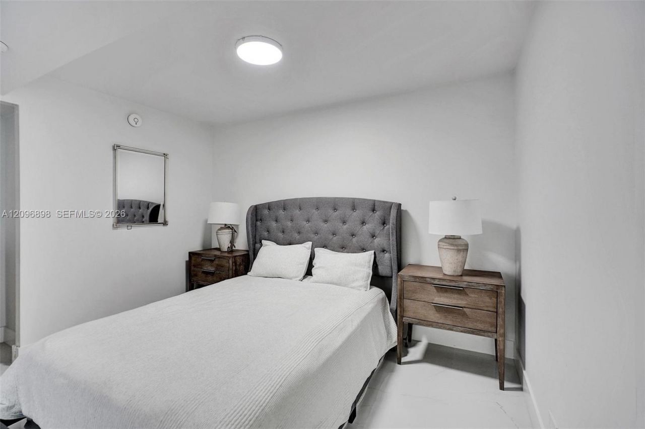 6039 Collins Ave , Unit 1736, Miami Beach, FL 33140 Photo