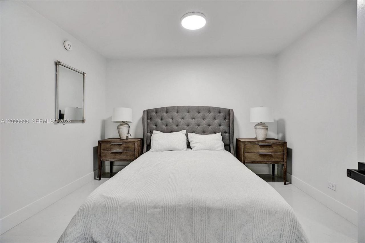6039 Collins Ave , Unit 1736, Miami Beach, FL 33140 Photo