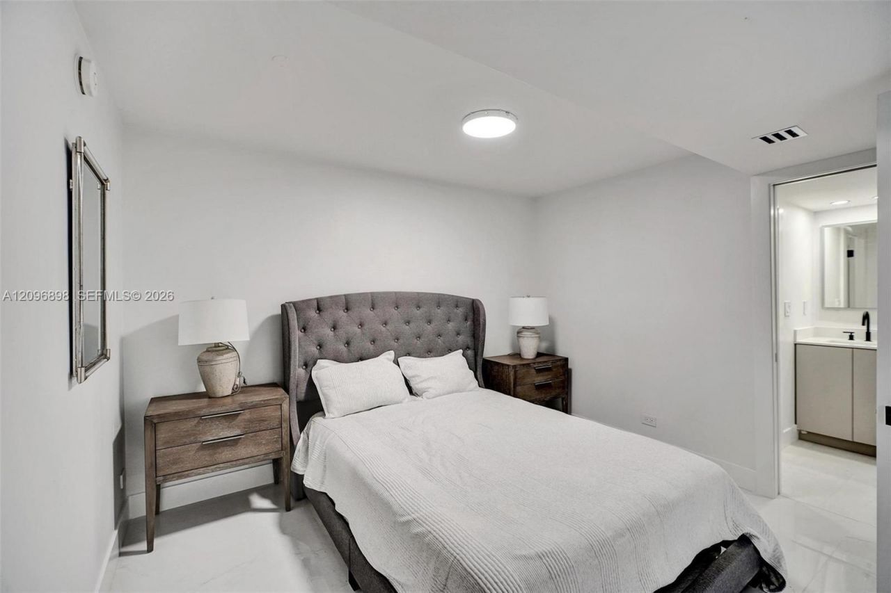6039 Collins Ave , Unit 1736, Miami Beach, FL 33140 Photo