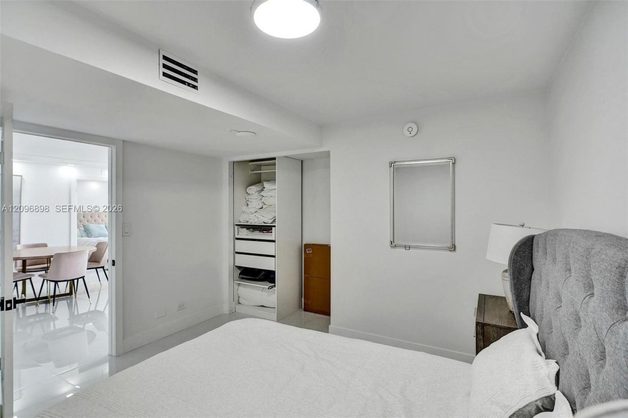 6039 Collins Ave , Unit 1736, Miami Beach, FL 33140 Photo