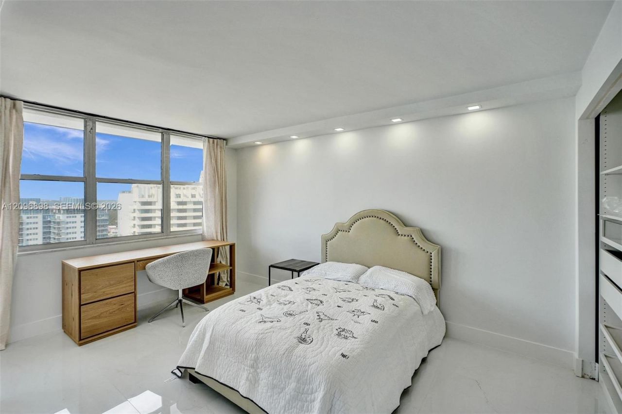 6039 Collins Ave , Unit 1736, Miami Beach, FL 33140 Photo