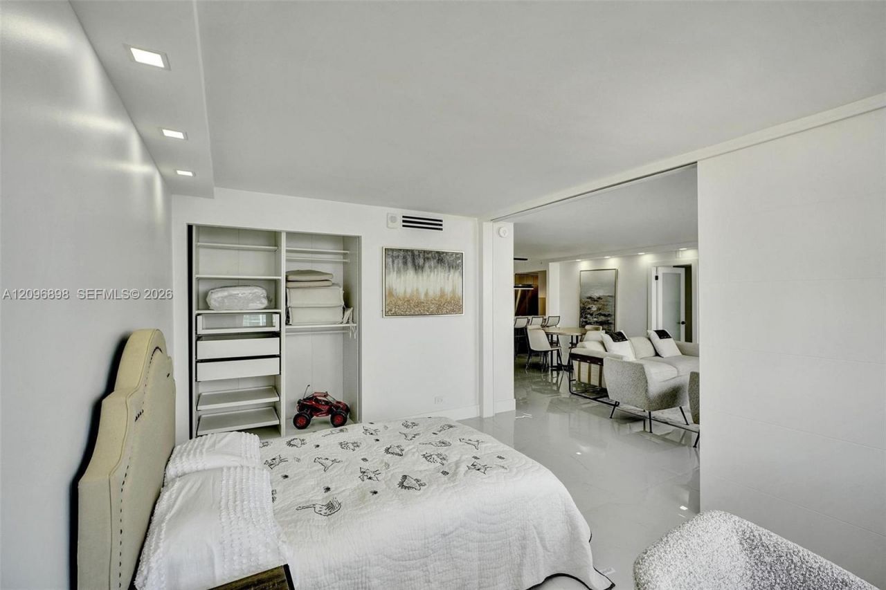 6039 Collins Ave , Unit 1736, Miami Beach, FL 33140 Photo