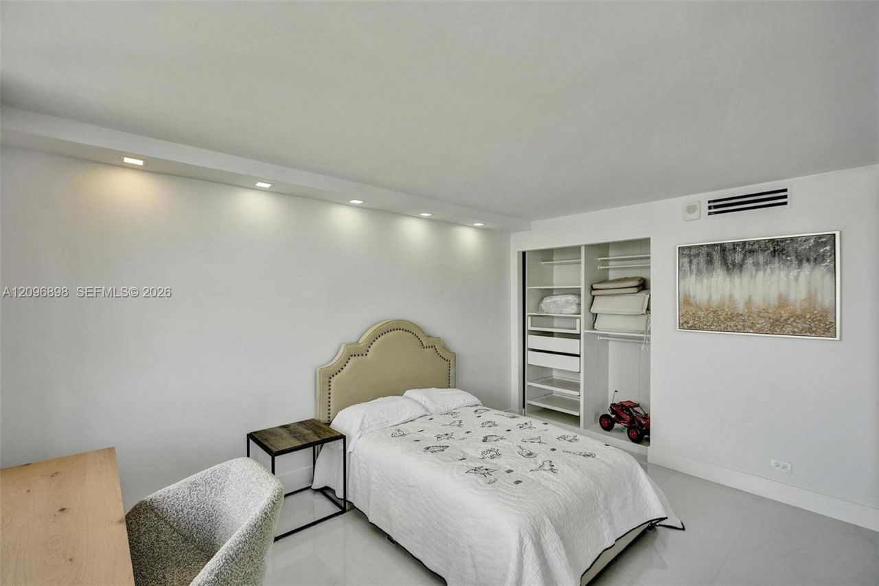 6039 Collins Ave , Unit 1736, Miami Beach, FL 33140 Photo