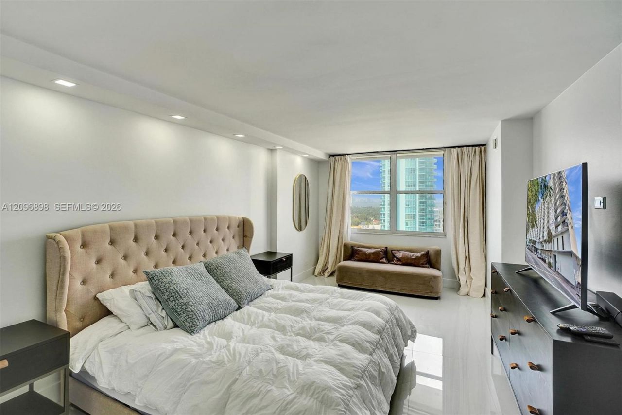 6039 Collins Ave , Unit 1736, Miami Beach, FL 33140 Photo