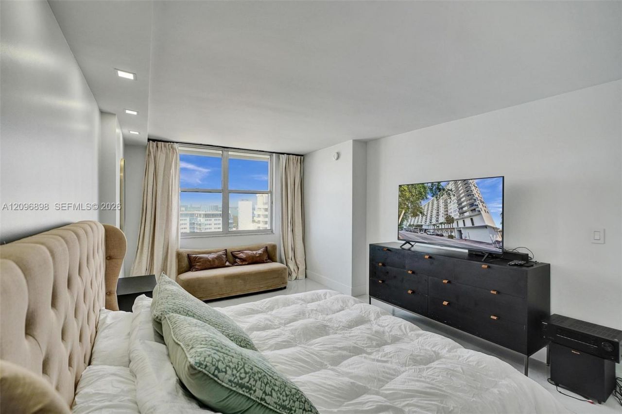 6039 Collins Ave , Unit 1736, Miami Beach, FL 33140 Photo