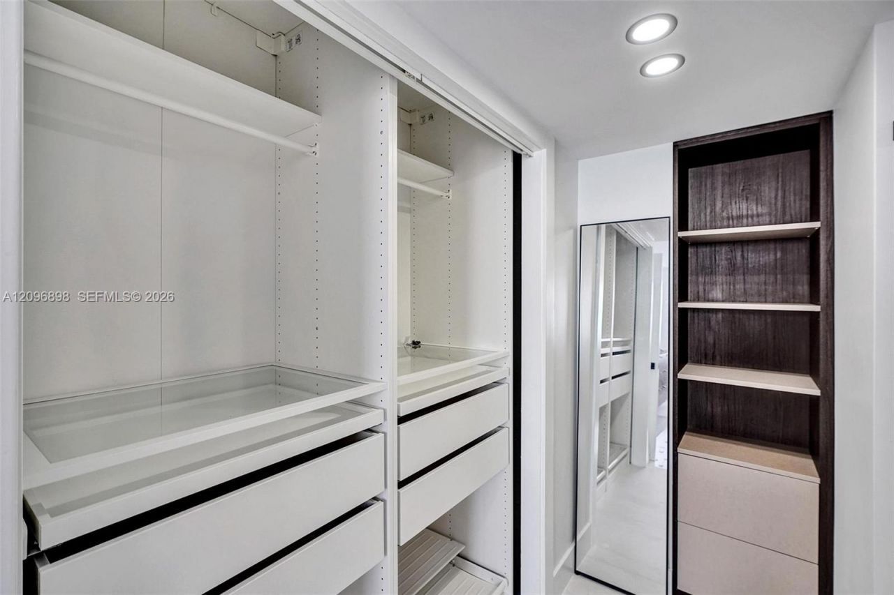 6039 Collins Ave , Unit 1736, Miami Beach, FL 33140 Photo