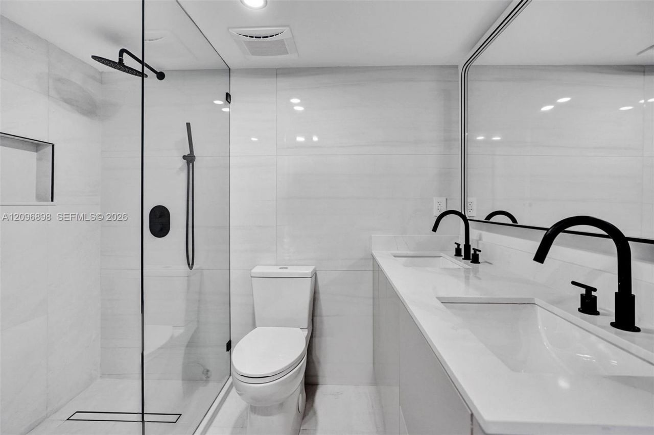6039 Collins Ave , Unit 1736, Miami Beach, FL 33140 Photo