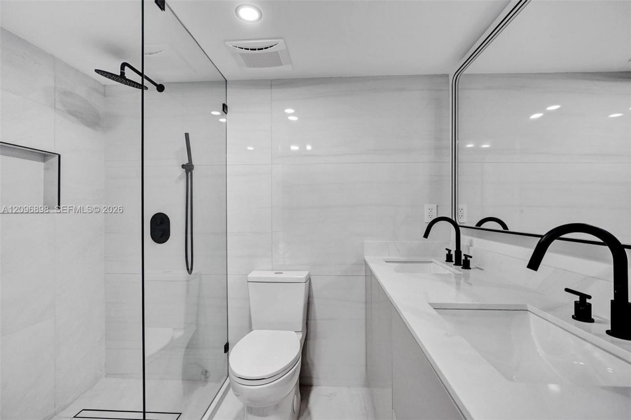 6039 Collins Ave , Unit 1736, Miami Beach, FL 33140 Photo