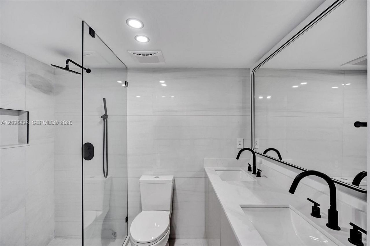 6039 Collins Ave , Unit 1736, Miami Beach, FL 33140 Photo