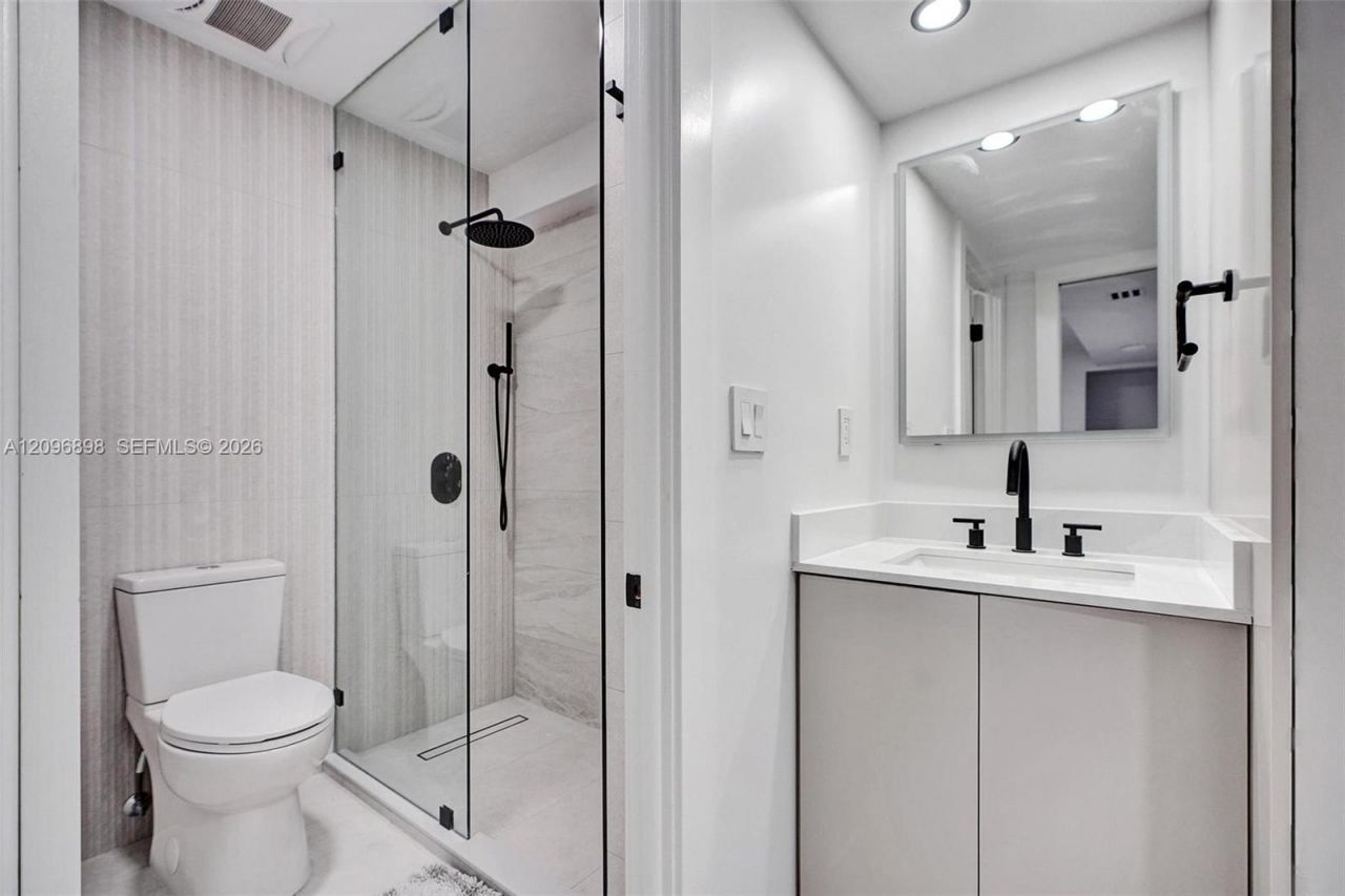 6039 Collins Ave , Unit 1736, Miami Beach, FL 33140 Photo