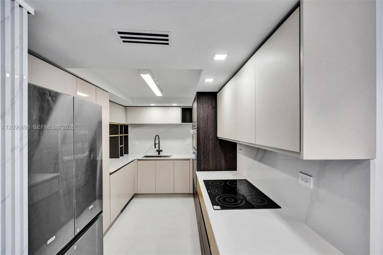 6039 Collins Ave , Unit 1736, Miami Beach, FL 33140 Photo