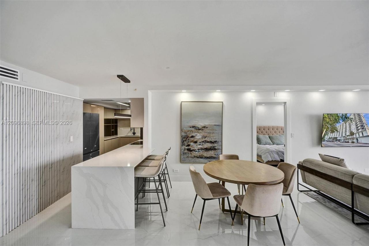 6039 Collins Ave , Unit 1736, Miami Beach, FL 33140 Photo