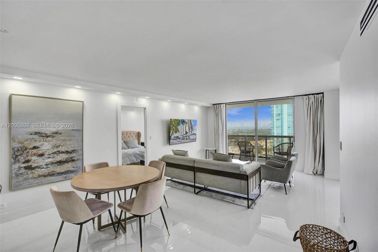 6039 Collins Ave , Unit 1736, Miami Beach, FL 33140 Photo