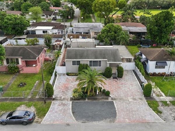 120 W 63rd St , Hialeah, FL 33012