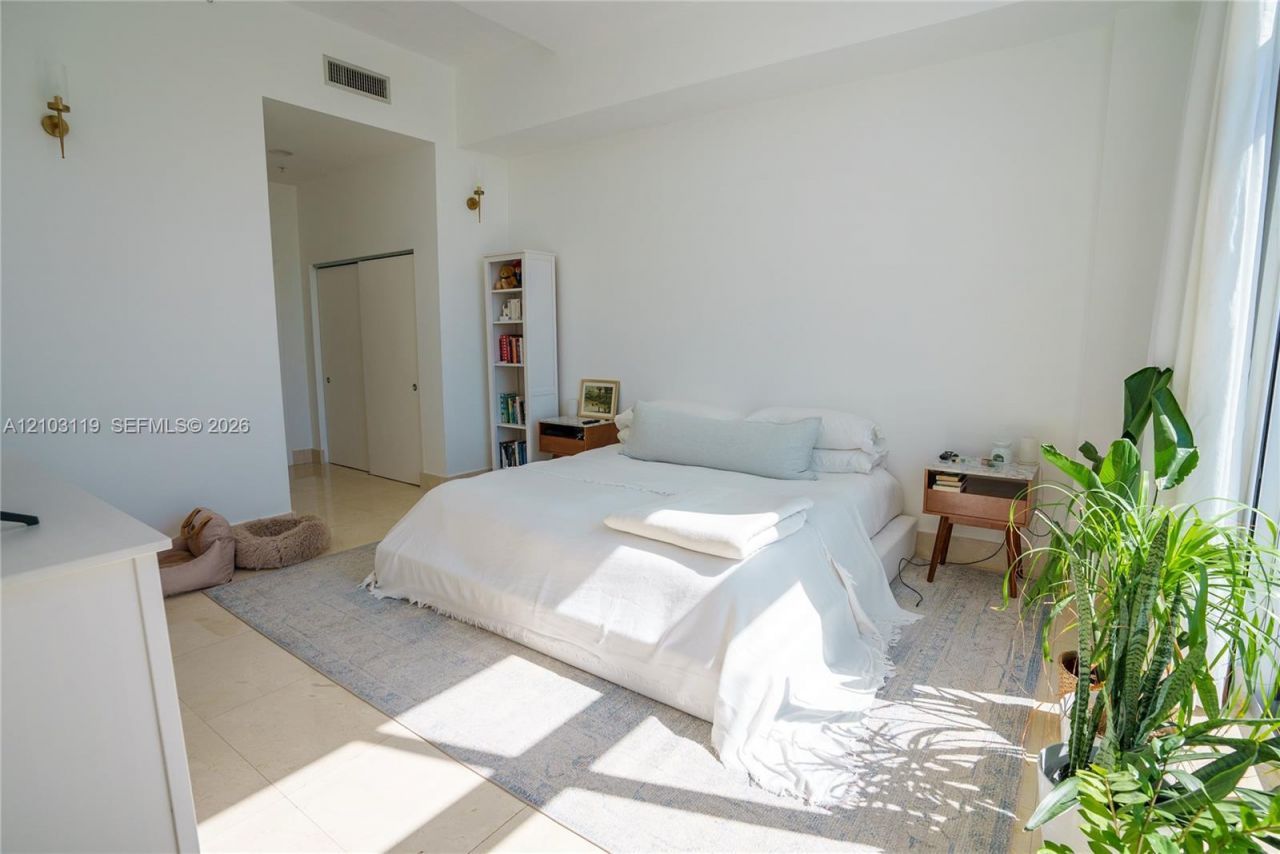 2001 Meridian Ave , Unit 516, Miami Beach, FL 33139 Photo