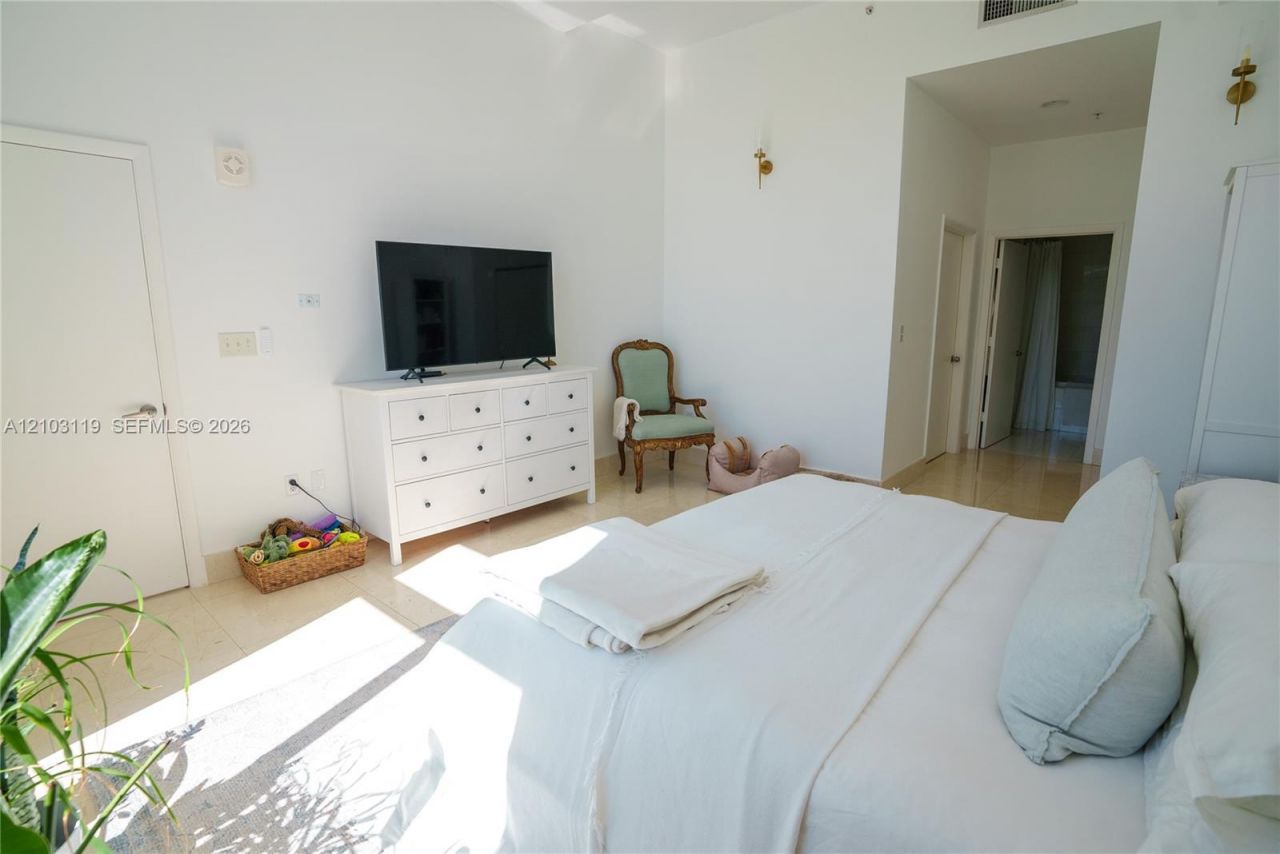2001 Meridian Ave , Unit 516, Miami Beach, FL 33139 Photo