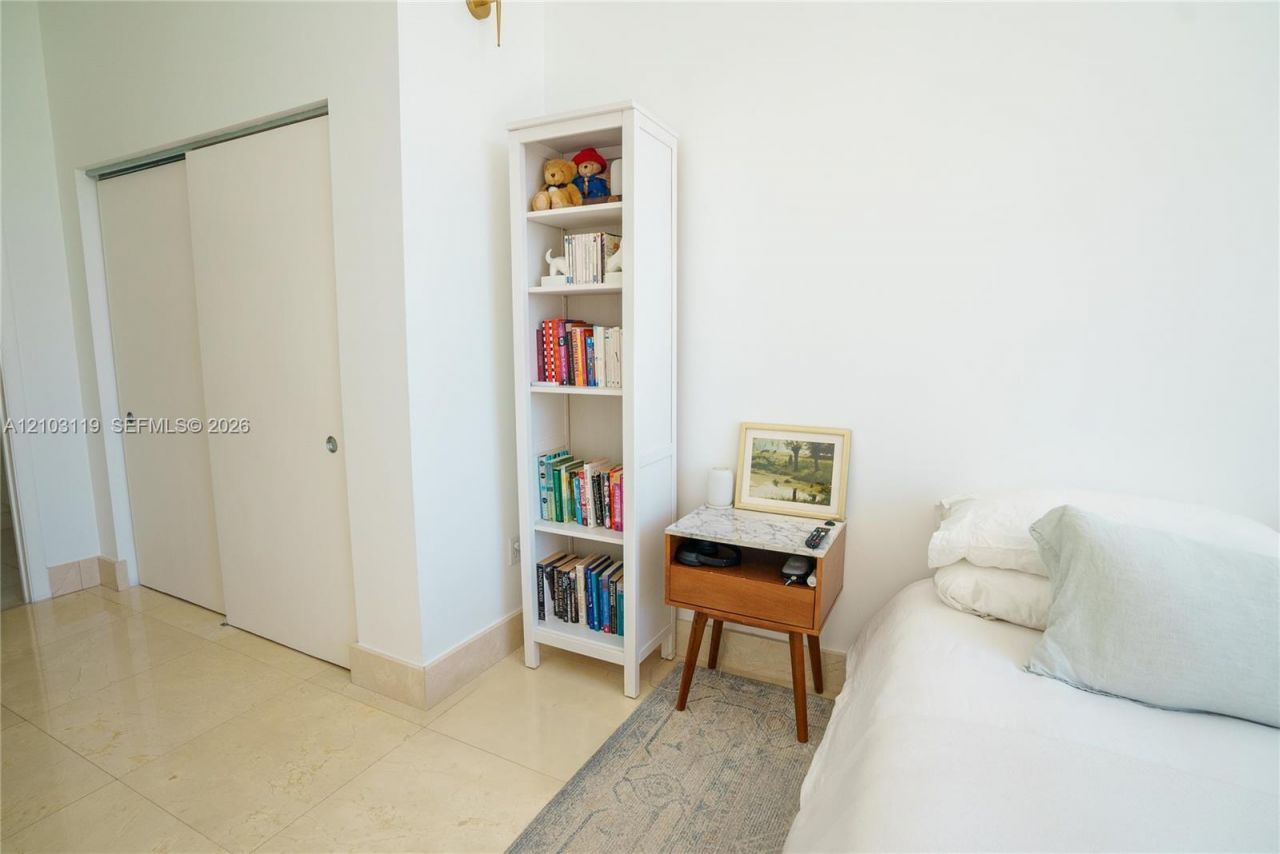 2001 Meridian Ave , Unit 516, Miami Beach, FL 33139 Photo