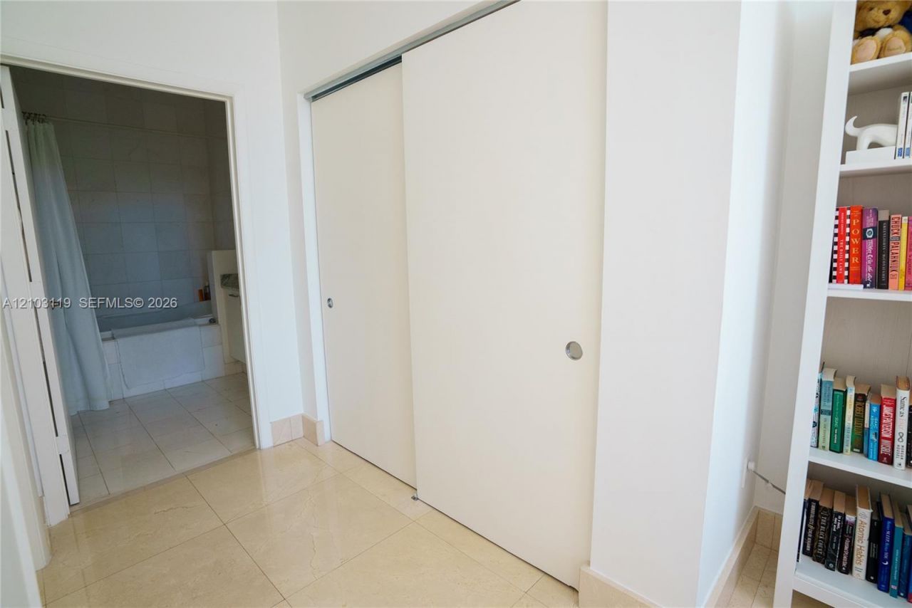 2001 Meridian Ave , Unit 516, Miami Beach, FL 33139 Photo