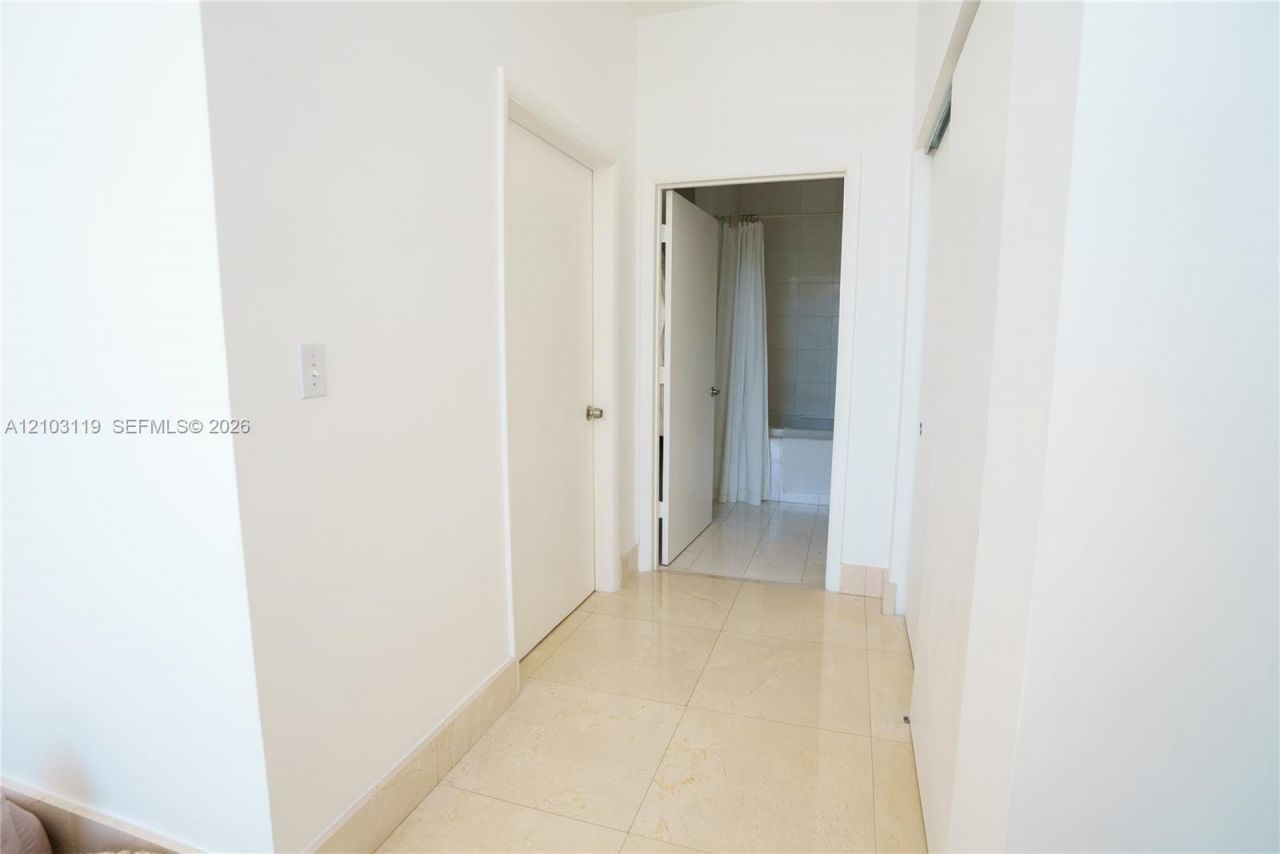 2001 Meridian Ave , Unit 516, Miami Beach, FL 33139 Photo