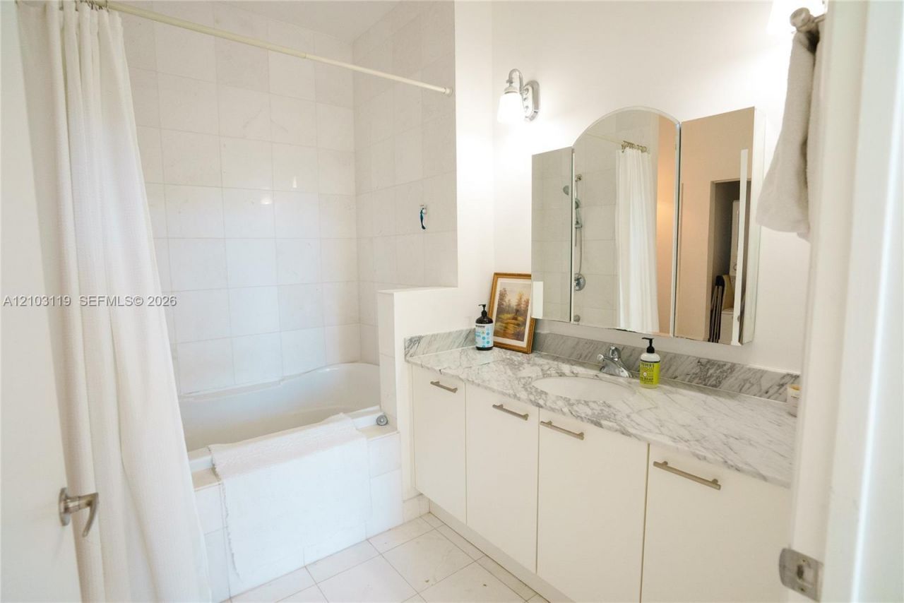2001 Meridian Ave , Unit 516, Miami Beach, FL 33139 Photo