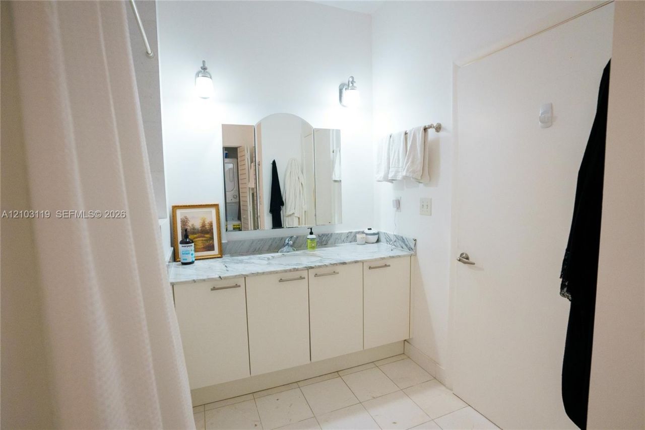 2001 Meridian Ave , Unit 516, Miami Beach, FL 33139 Photo