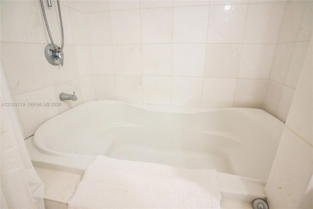 2001 Meridian Ave , Unit 516, Miami Beach, FL 33139 Photo