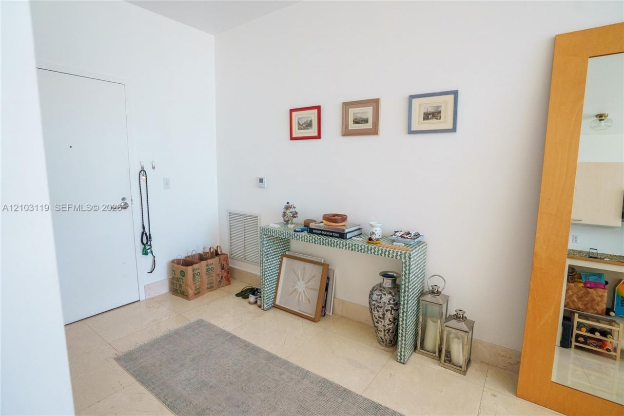 2001 Meridian Ave , Unit 516, Miami Beach, FL 33139 Photo