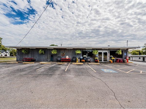 7493 Russellville Road , Bowling Green, KY 42101