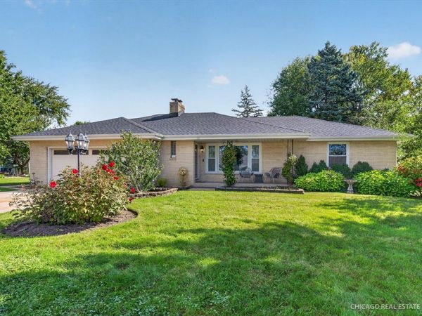 465 N Shady Oaks Drive, Elgin, IL 60120