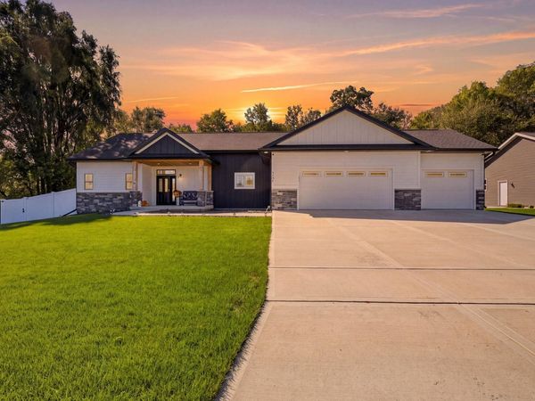 3107 Rockport Park Drive, Janesville, WI 53548