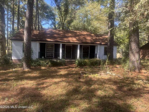 2111 East Drive, Jackson, MS 39204