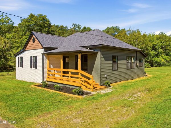 1100 8th St , Etowah, TN 37331