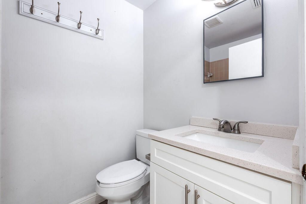 4953 Freedom Circle, Unit 302, Lake Worth, FL 33462 Photo