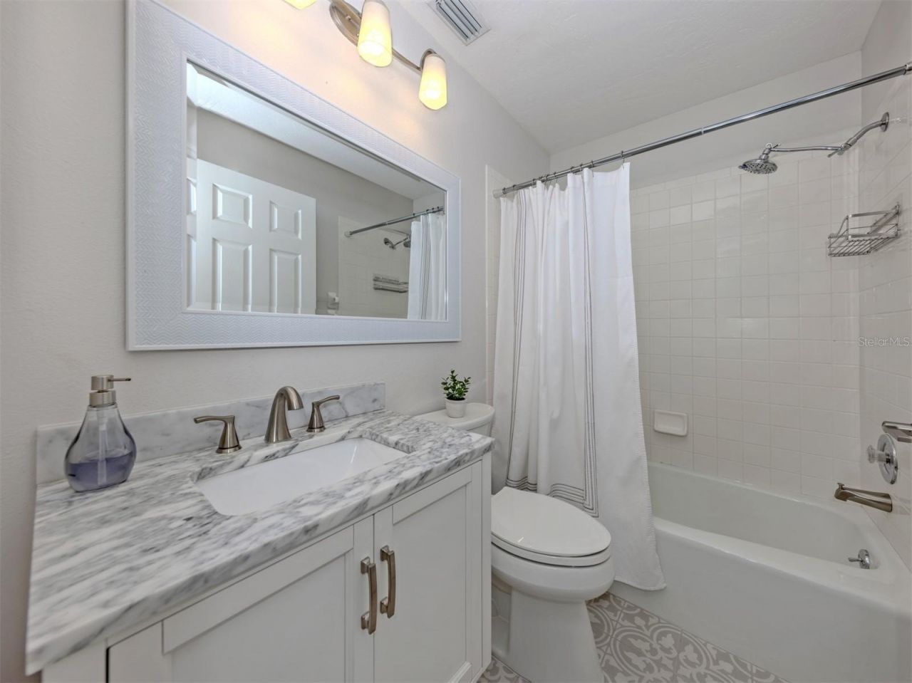 565 Fallbrook Drive , Venice, FL 34292 Photo