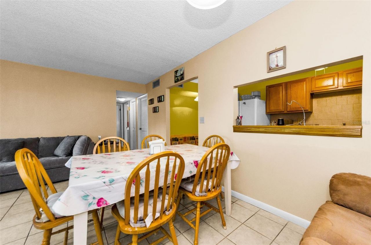 2575 Pine Ridge Way S, Unit E1, Palm Harbor, FL 34684 Photo