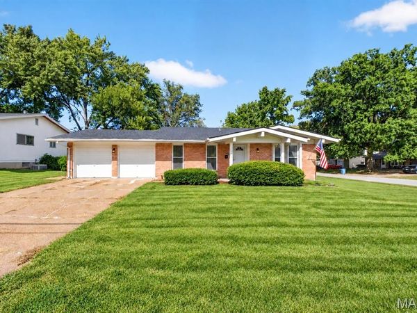 1395 Derhake Road, Florissant, MO 63033