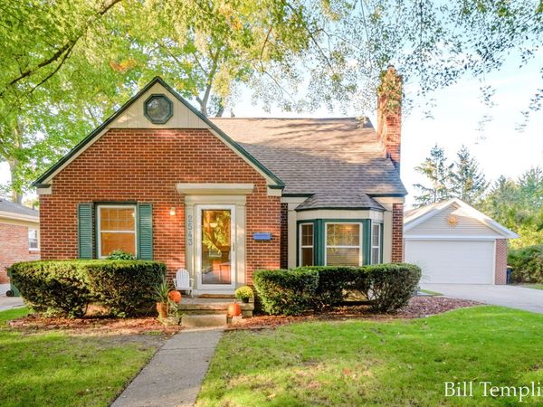 2543 Richards Drive SE, East Grand Rapids, MI 49506