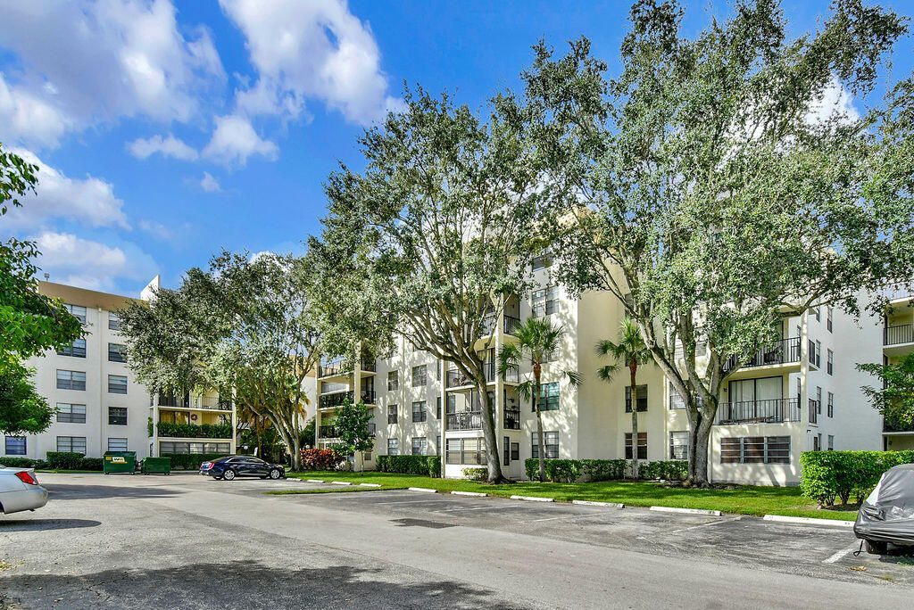 6190 Woodlands Boulevard, Unit 107, Tamarac, FL 33319 Photo