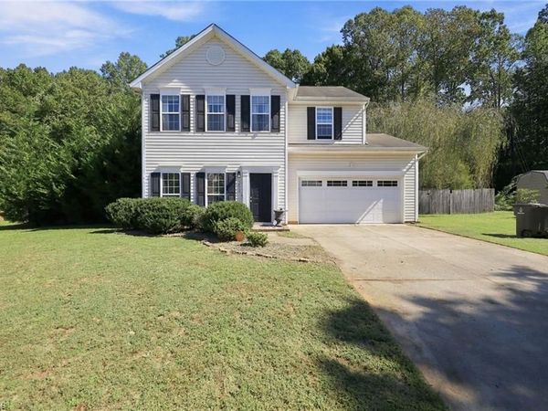 203 Crest Stone Court , Kernersville, NC 27284