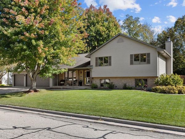 1605 MEADOWBREEZE CIRCLE, Neenah, WI 54956