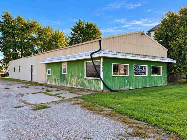 1609 E Washington St, Washington, IA 52353