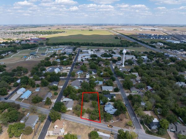 304 N FM 1660, Hutto, TX 78634