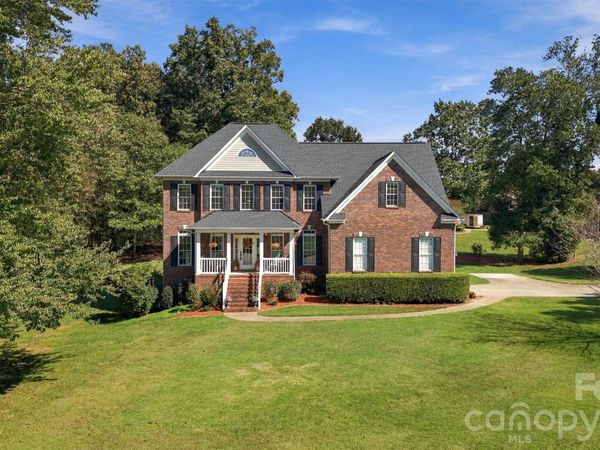 4858 Elmhurst Drive NE, Hickory, NC 28601