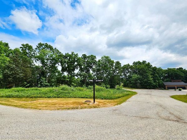 10537 OAK FOREST Drive, Green Oak Township, Mi 48178