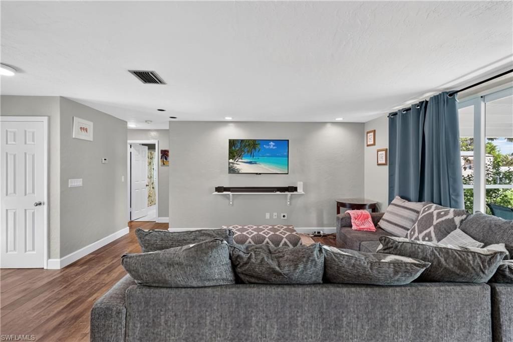 4015 SE 1st Pl , Cape Coral, FL 33904 Photo
