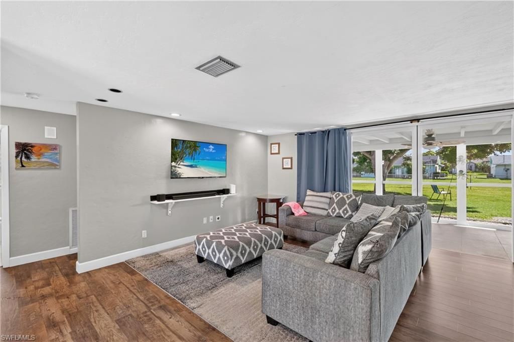 4015 SE 1st Pl , Cape Coral, FL 33904 Photo